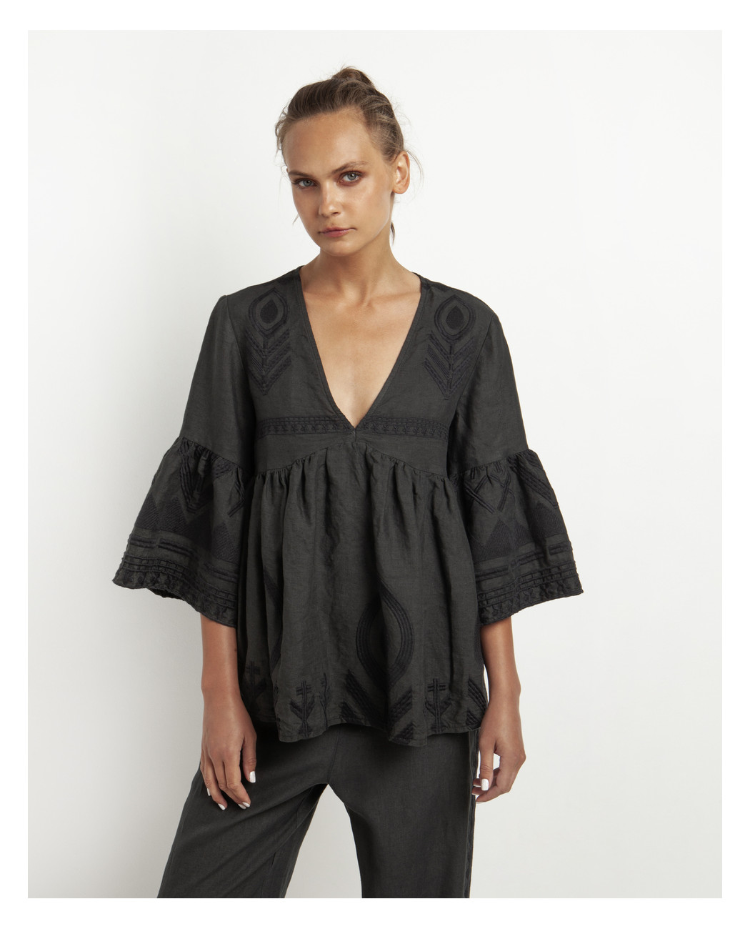 TOP EMBROIDERED BLOUSE