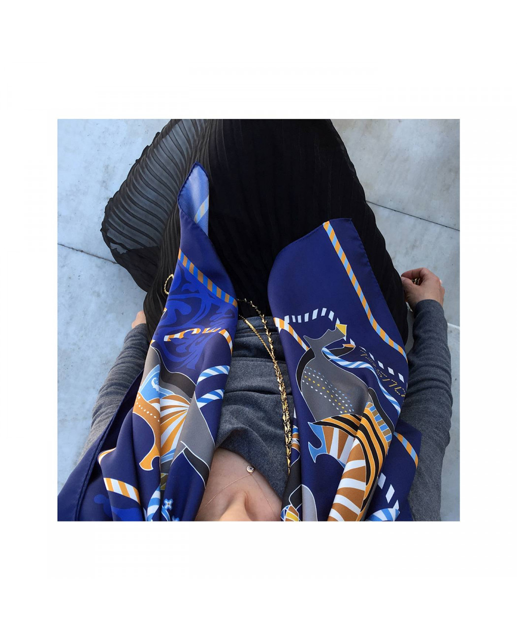 scarf | grecian carousel