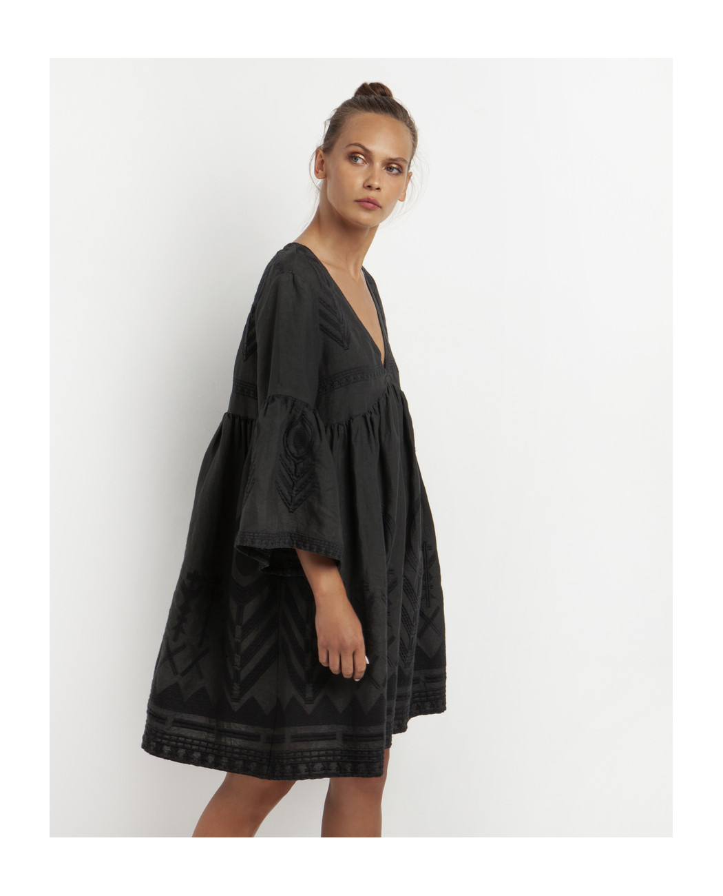 SHORT EMBROIDERED DRESS SHORT EMBROIDERED DRESS