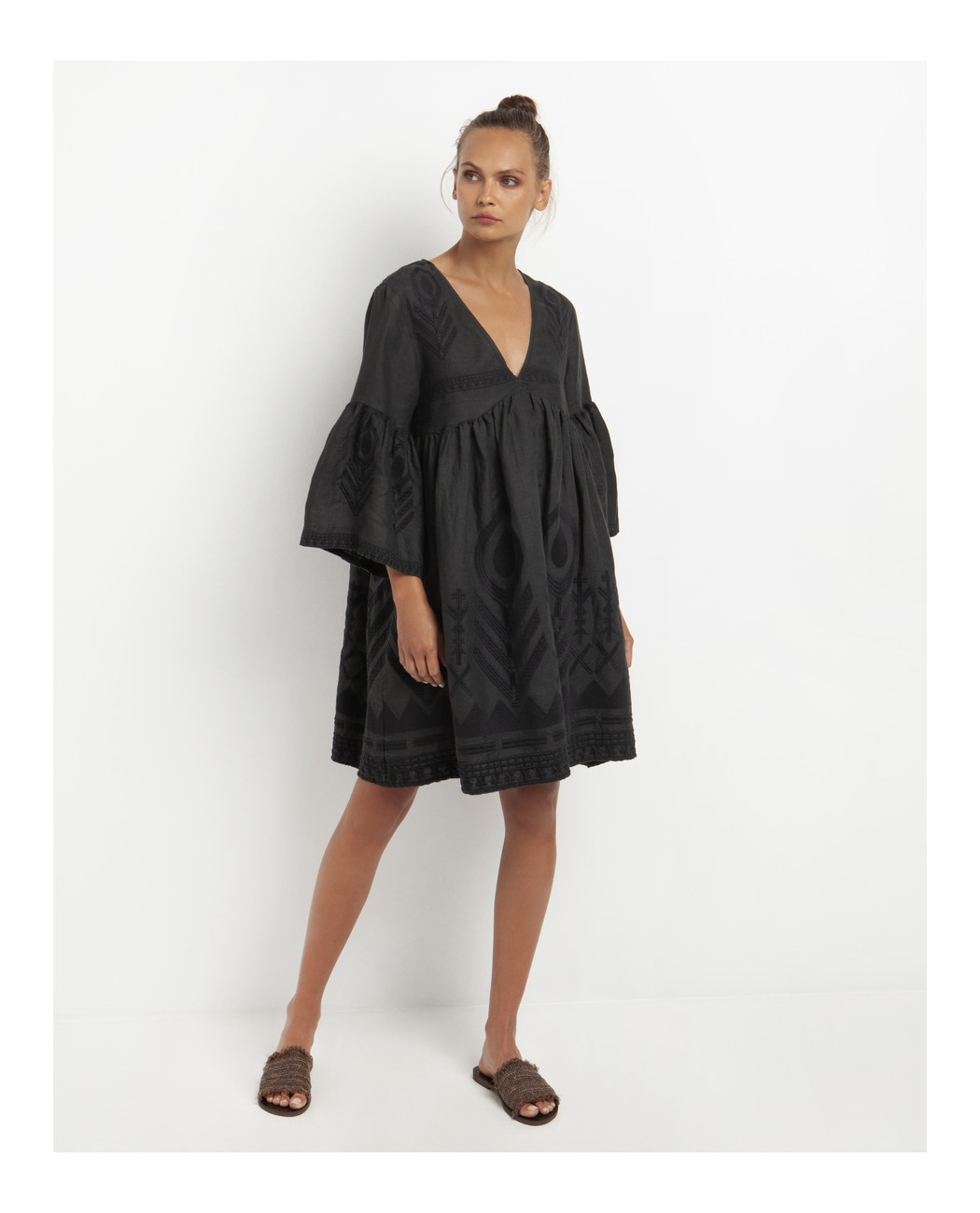 SHORT EMBROIDERED DRESS SHORT EMBROIDERED DRESS