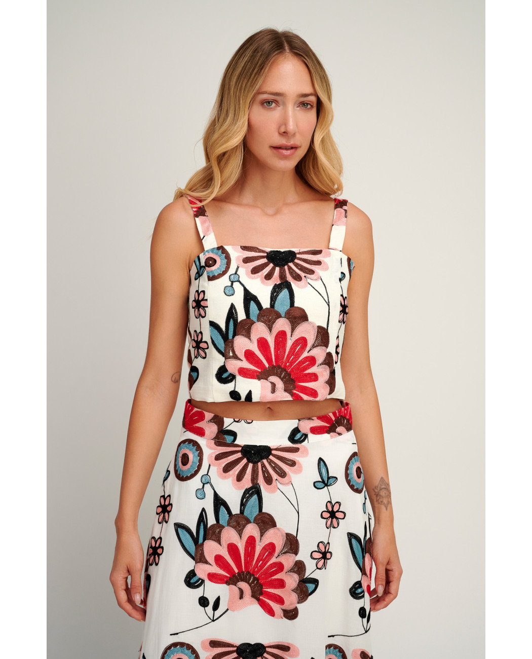 EMBROIDERED CROP TOP EMBROIDERED CROP TOP