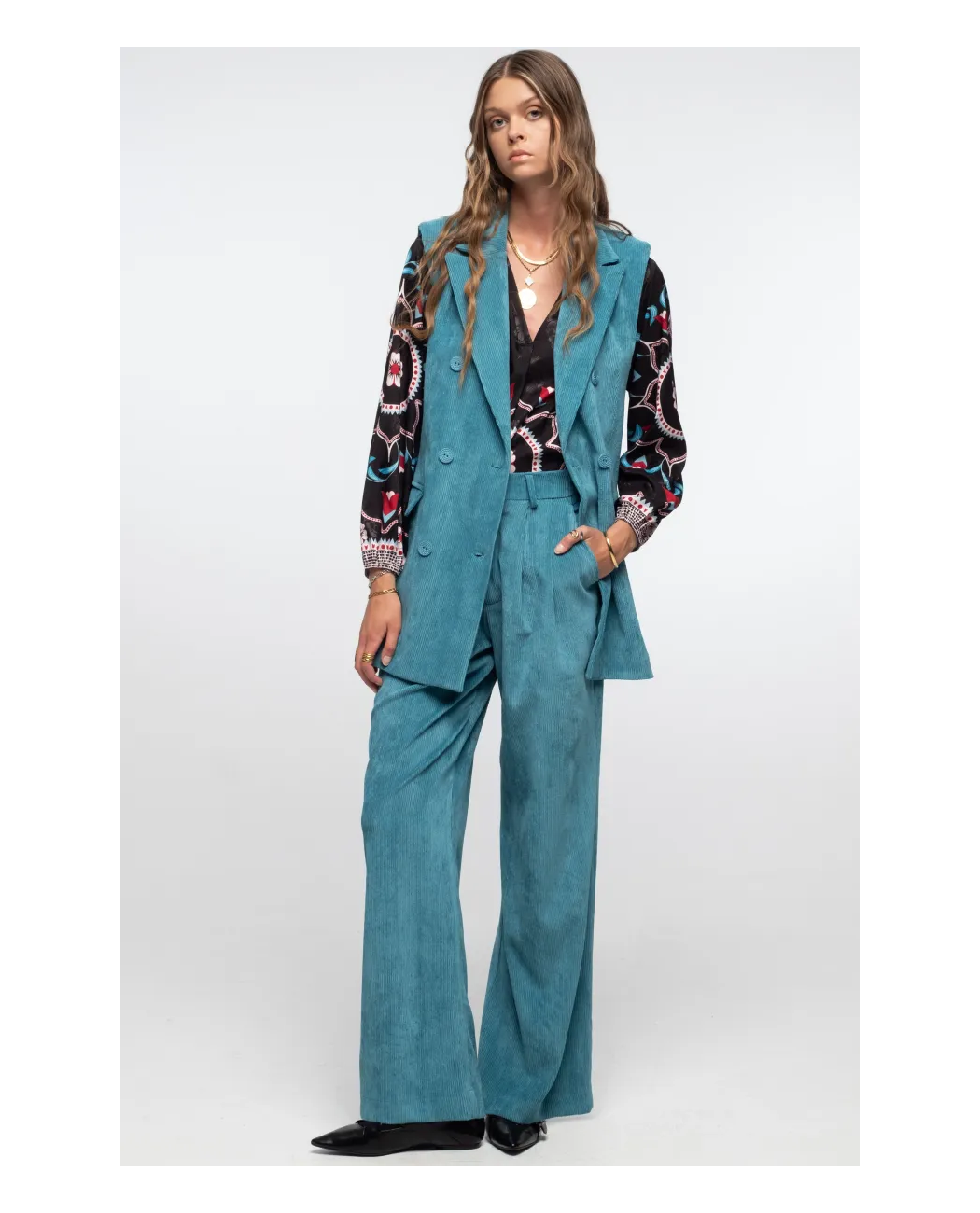 WILLOW SLEEVELESS BLAZER