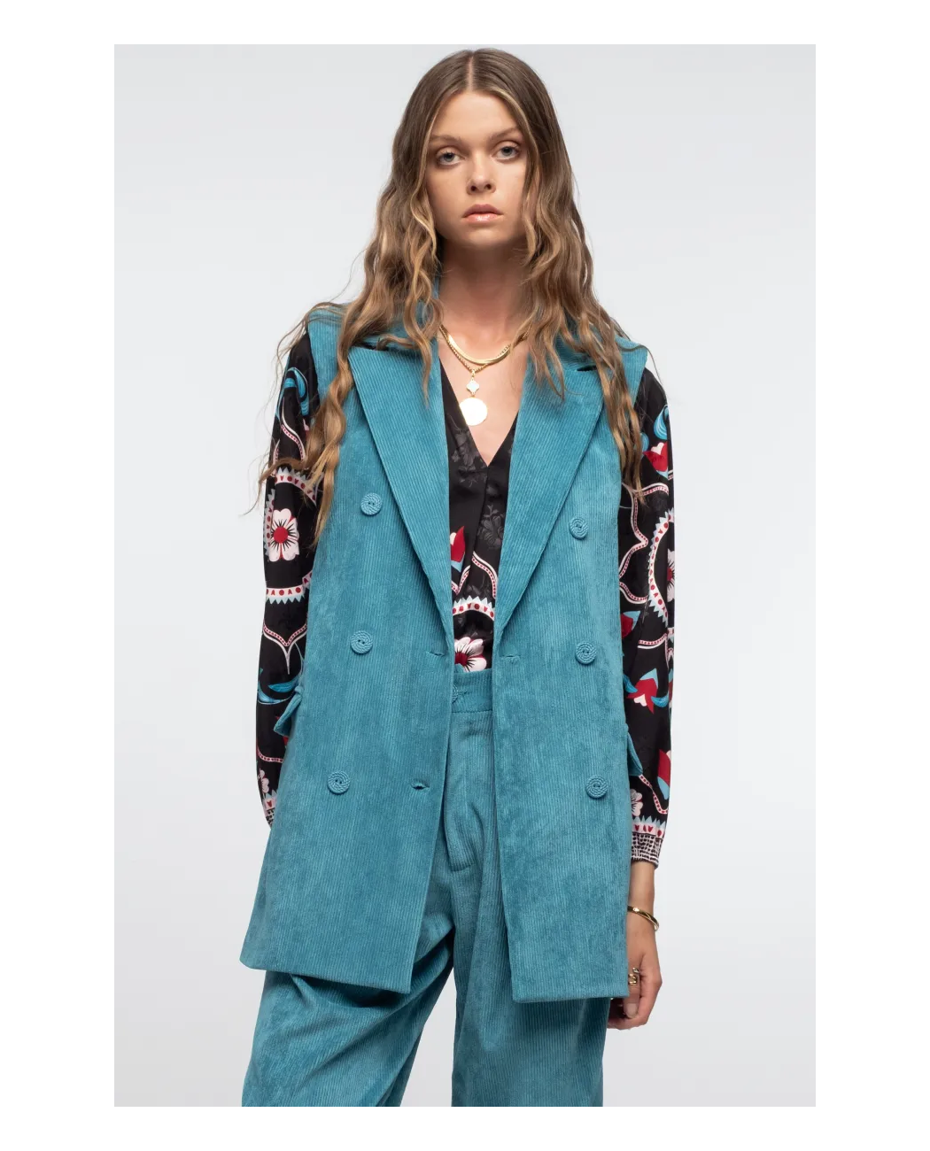 WILLOW SLEEVELESS BLAZER