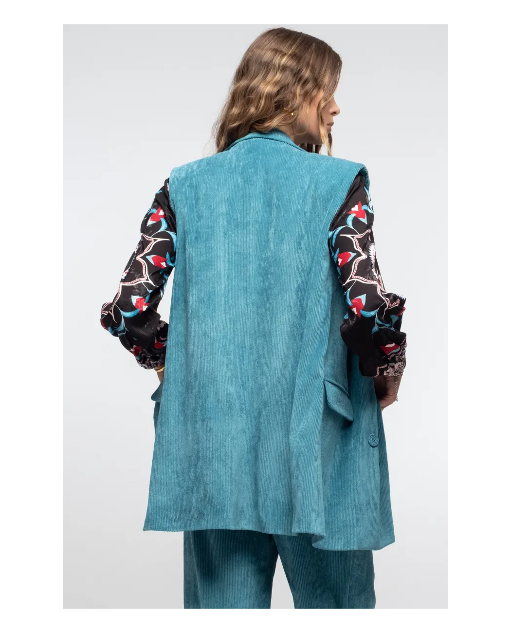 WILLOW SLEEVELESS BLAZER